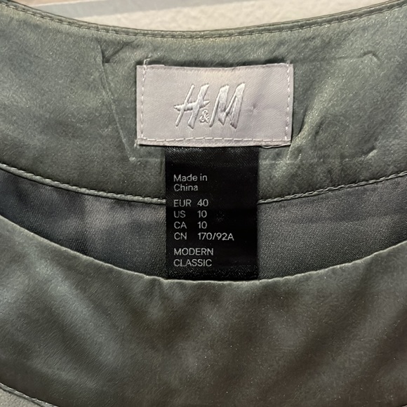 Grey silk sleeveless dress from H&M. Very light silk with lining. - Picture 3 of 4